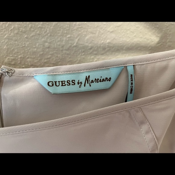 Guess Dress. Size 38 or 6 - Picture 4 of 9